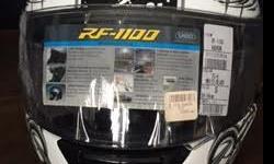 Shoei RF 1100 Hadron, White/Black - Size Small
NEVER worn. Stickers on, original packaging included.
Retails for $619
X Posted