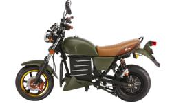 The Motorino XMb looks like a motorbike used as a prop in the Indiana Jones movies or like a WW II combat bike. And when you knock on its gas tank, you understand that the XMb is not an illusion.
It is built with a 72V/20 Amp Â­hour battery, stateÂ­ ofÂ­