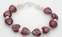 Brand New Heart Bracelet With Precious Stones - Genuine Murano Glass beads and 5.0 - 6.5mm Freshwater Pearls in Solid 925 Sterling silver. Total item weight 18.3g Length 7.5in.
Retail price is $85.00.
YES I STILL HAVE IT!
Please check out my other ads!