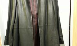 NEW Large Women's Danier genuine leather coat ($499 original price) Black
This is a brand new Danier Women's genuine leather coat in size L. Colour is black. Coat features a front zipper and two front pockets. It has removable lining with a zipper. Lining
