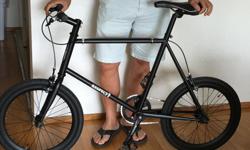 Looking for the perfect bike for downtown living/commuting? This is it.
I bought two from the distributor in the States (to get a better price)...and I'm selling one at my cost. We both win!
Compact, easy to maneuver, ULTRALIGHT to carry and tough as