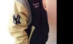 Brand New Yankee Varsity jacket. Tags still on it worth 450 +
100% Wool Body
100% Leather Arms
Size 2 XL
Got for Christmas but it is too big for me.