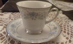 Mint condition!
6 cups and saucers
Creamer dish
Sugar dish and lid
Replacement value $207.92 plus shipping and taxes!