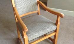 Oak Arm Chair.
Excellent condition
Very comfortable for elderly people