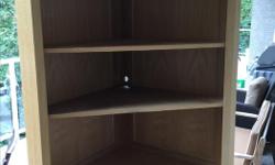 Oak Corner Cabinet. Shelving above and storage below.
Great shape