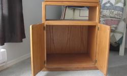 Oak Cupboard, top swivels for if you are using for TV.
Good condition, needs a little TLC
31"high 24" wide and 17" deep