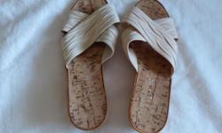 Size : 5 1/2, Cream coloured cris-cross strap, cork pattern on soles.