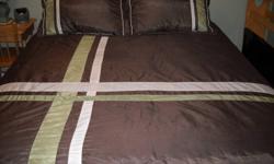 For sale... Queen bedspread set colour is brown and green .
set includes bedspread, bedskirt and two pillow shams.
In excellent condition. new cost $139.95 at sears.
Price...$40.00