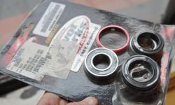for CR125R & CR250R (90-99) CR500R (90-01)
Brand new in package. Rear wheel bearing/seal kit, includes 3 bearings, 2 seals & retainer.
p/n: PWRWK-H09-521