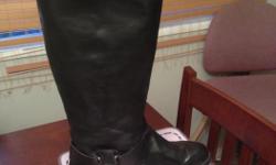 GREAT BOOTS WITH ZIPPERS
SIZE 9 WITH ELASTIC CALF
16 INCH CALF
BOUGHT FOR $130.00
WORN ONCE
PLEASE CALL 250-8896105 ANYTIME