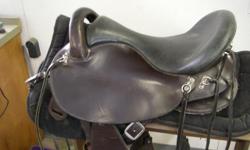 Handcrafted RL Watson Endurance/Trail saddle for sale. Comes with longer fenders for TALL (over 6') riders. No, they cannot be shortened. Unique "floating panel" system adapts to a variety of horse sizes. Single-point cinching system keeps saddle stable