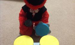 Rock n roll elmo in excellent condition. Includes all original pieces.