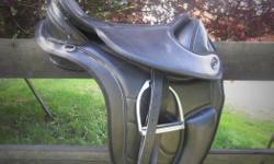 Rocky Creek Hill Treeless Saddle.
"Flirt" Model
17" English Seat with removable and adjustable shims for a more accurate fit to each horse. Only had a handful of rides.
$500
