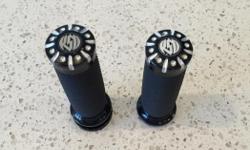 As new Roland Sands Contrast Cut "Fly-by-Wire" Harley Davidson grips. Awesome finish, never used, purchased wrong fitment. These are $179 USD online.
****Note**** these fit HD 2008 and up "FBW" applications. "NOT" for cable operated throttles.
These grips