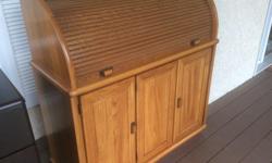 Excellent condition roll top bar with built in ice bucket. Shelves below with felt lined drawer.