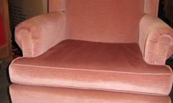 For sale
Rose coloured chair
Excellent condition
Last picture is of the legs.
Asking $50.00