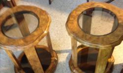2 lovely solid wood round table,tinted glass top and bottom
Great buy at only $45.00 each
250 797 4754
250 797 6328