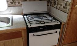 This stove/oven with hood fan and light
Has hardly been used oven is spotless everything was tested before removing
Text or email I'm in errington