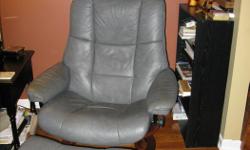STRESSLESS RECLINER AND OTTOMAN...KENSINGTON MODEL..LIKE NEW...COLOUR NO LONGER SUITS DECOR..(MED GREY)...ORIG NEW PRICE $3838.00
Also have another Black Leather recliner with Ottoman... $400.00 OBO.