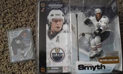 Signed Ryan Smyth Hockey Card with Figure included