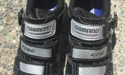 Shimano RD86 SPD SL bike shoes.
3-bolt; 2-bolt Cleat compatibility
1 Ratchet/2 Velcro
Size 43 (US 9).
Very lightly used. They came with a bike I bought and they just don't fit me. They're in great condition.