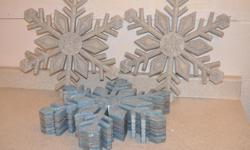 have a lot of plastic snowflake from a wedding