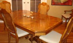 Dining set in excellent condition. High Quality double pedestal base table includes 2 - 18" leaves. 103" fully extended.
Don't miss this bargain....other ads currently posted include full identical set for $1500, $1200 just for the table.  Get this whole