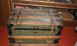 Antique steamer trunk with arched lid.
Leather straps and handles
Removeable tray inside.
Very nice condition