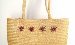 Straw Handbag / Tote Bag (02070502) - fabric lined, single magnet closure
- L16.5" x W6" x H13.5" (without handles) 25" (with handles)
- brand new
- $35 firm