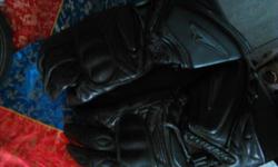 Used pair of black leather armored riding gloves. Used but in good condition. Fits Large.