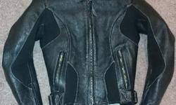 Teknic Womens Venom Leather Jacket
Size 32 or women's 2-4 or girls large - would fit about 10-years old and up to petite women.
17" armpit to wrist
21" neck to waist
Knox &#8220;lite&#8221; shoulder protector
Knox &#8220;lite&#8221; CE elbow protector