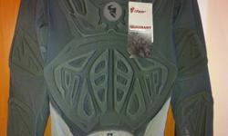 FOR SALE A BRAND NEW THOR QUADRANT DEFLECTOR SE SIZE LARGE.IT HAS UNDER ARMS HOLES FOR BETTER COOLING.
 
THIS IS JUST A JERSEY THAT HAS THICK PADDING ON IT THAT YOU CAN WEARE UNDER YOUR DIRT BIKE JERSEY OR UNDER YOUR RACING SUIT.
 
REATAILS FOR $65
FIRST