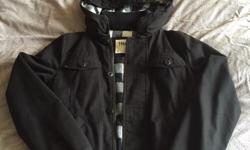 TNA Maverick Jacket, Size Medium
Flannel inside, Black, very good condition!
Removable hood
Bought a few years ago, haven't worn very often because it is too big. :( (Sleeves are too long for me.)
Flexible to meet!!