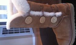 UGG Australian Boots
Bailey Triple Button Boot
Chesnut Color
Ladies - Size 8
Excellent condition.........$170.00
 
Cozy twin-faced sheepskin is crafted into a favorite tall boot and fitted with three wooden buttons for an easily cuffed option