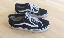 Old School Black and White Vans. Size 5.
Excellent condition, hardly worn. mostly worn inside for dance.