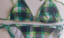 Like new. VS green plaid triangle bikini. Size small. Located in Oaklands.