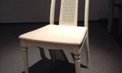 Gorgeous vintage accent chair
Refinished in Superior Paint Co. Antique White, tastefully distressed and seat has been recovered in new linen upholstery. $75 FCFS Please call Superior Interiors Kelowna for more info. 2504484847 (we do not accept text