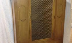Cabinet finished in walnut. Two removable shelves. Grooved for plate rails. Full width drawer. Glass door protected by decorative mesh screen. 67"H x 36"W x 14"D. In excellent condition.
Pickup in Barrhaven.