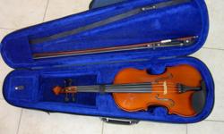 Excellent condition
Helicore strings (D-string needs replacement)
Bow and case included (also in excellent condition)
Full-sized violin
Menzel brand
Made in China
Purchased in 2012 and used for 2 years
Great for beginners