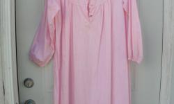 Downsizing in my Shop (RETIRING) this is a nice full lenght 100% COTTON pink Nightie with long sleeves, front Buttons, the Nightgown is in very good condition, never worn.
click on * View seller's list > check out all the other ads, lots of $1 items!
*