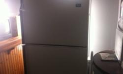 Fully functioning fridge and freezer combo in very good condition. Hardly used.