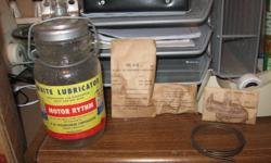 WHITE LUBRICATOR
COMPLETE WITH BOX
ADAPTOR KIT U 12 INCLUDED FOR 1940 AND UP FORD AND 1949 AND UP MERCURY