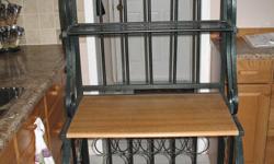 Wine rack in good condition and like new
