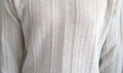 Cable Sweater
- round neck
- winter white, 55% ramie, 45% cotton
- size M, neck: 22", chest: 51", length: 26-1/2"
- in excellent condition
- $10 firm