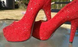 Women's platform pumps, brand new, never worn, size 7, 4.33" high heel