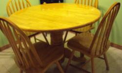 Round 42 inch wooden kitchen table with drop leaves and 4 chairs excellent condition