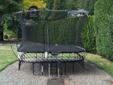 11' Springfree Trampoline with Safety Net and BBall Hoop