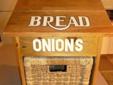 OLD COUNTRY STYLE BREAD/ONION BOX