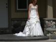 Stunning Incredible Strapless Wedding Gown!!!